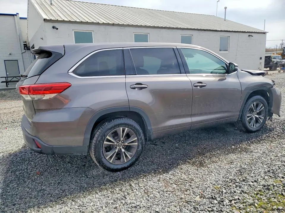 2017 TOYOTA HIGHLANDER LE  