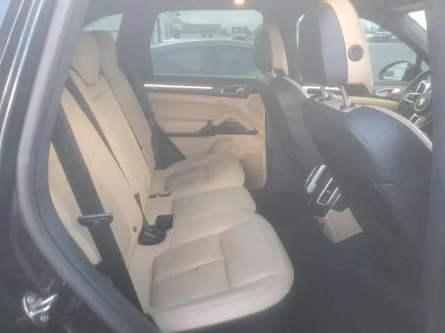 2016 PORSCHE CAYENNE   