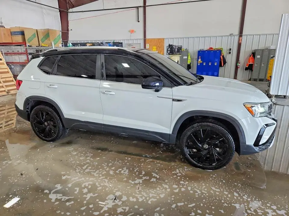 2024 VOLKSWAGEN TAOS SE  