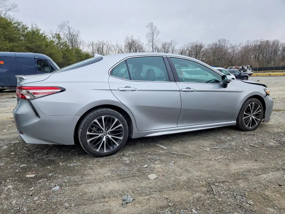 2019 TOYOTA CAMRY SE  