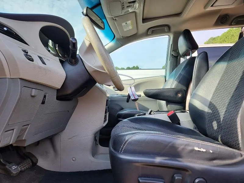 2012 TOYOTA SIENNA SPORT  