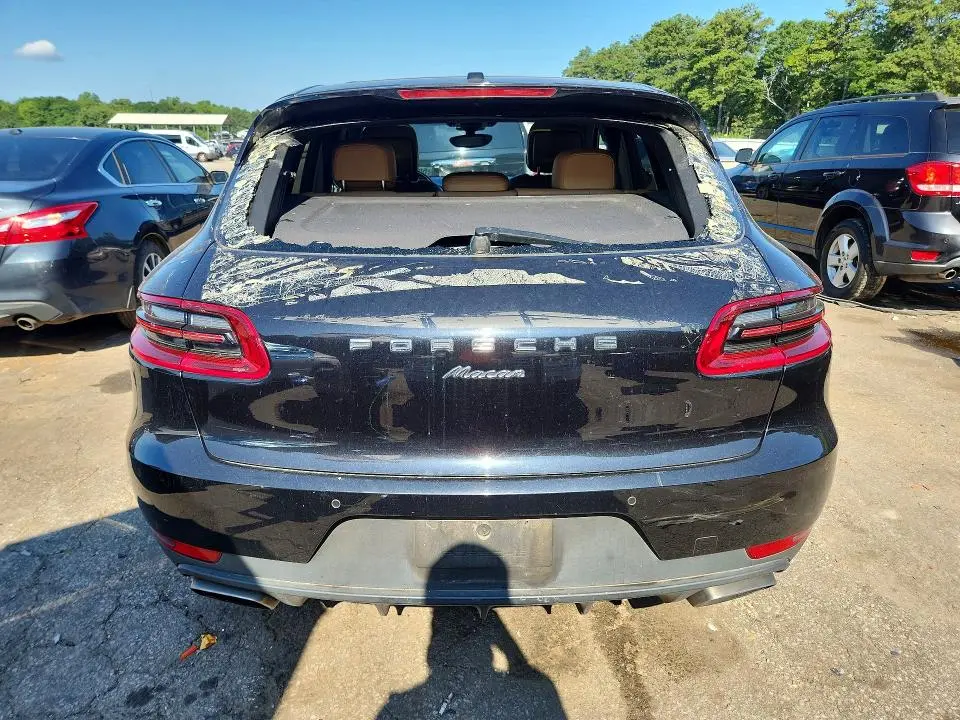 2017 PORSCHE MACAN   