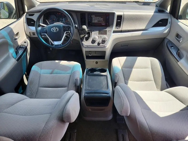 2017 TOYOTA SIENNA LE  