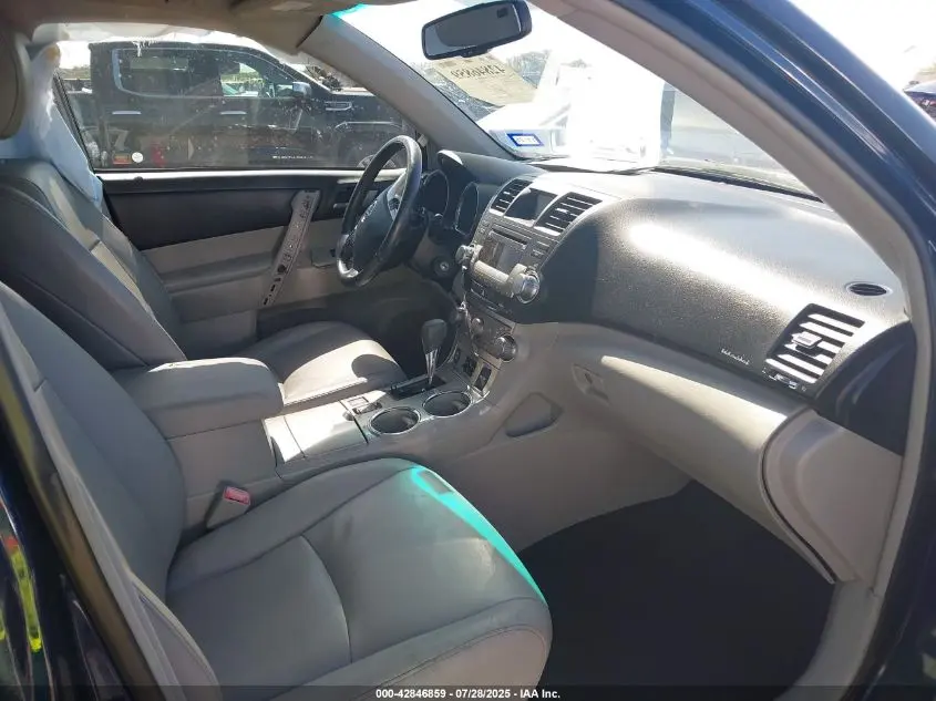 2011 TOYOTA HIGHLANDER SE V6