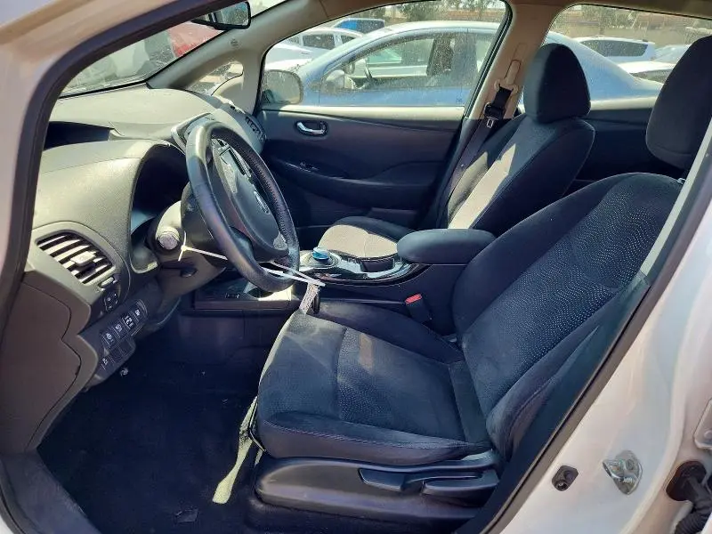 2016 NISSAN LEAF SV  