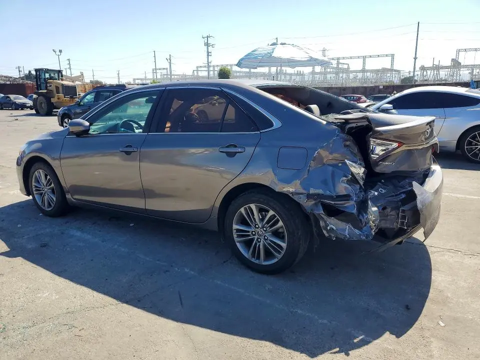 2015 TOYOTA CAMRY SE  