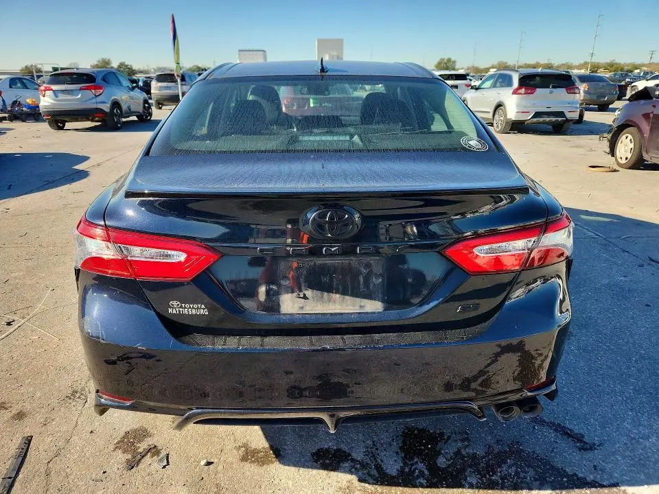 2020 TOYOTA CAMRY SE  