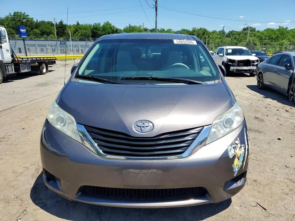 2012 TOYOTA SIENNA LE  