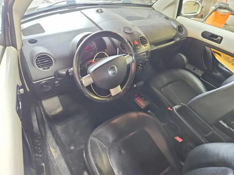 2010 VOLKSWAGEN NEW BEETLE   