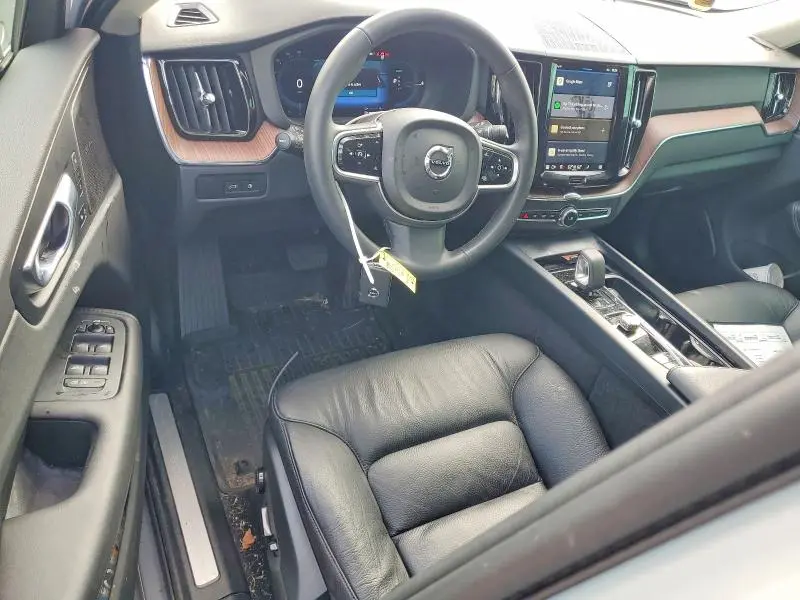 2024 VOLVO XC60 PLUS  