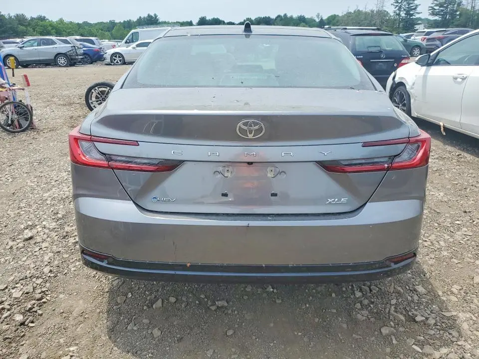 2025 TOYOTA CAMRY XLE  