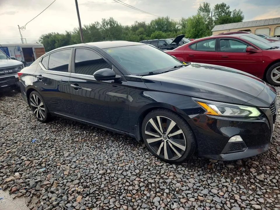 2019 NISSAN ALTIMA SR  