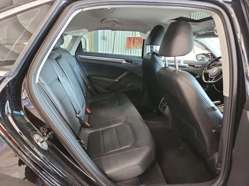 2016 VOLKSWAGEN PASSAT SE  