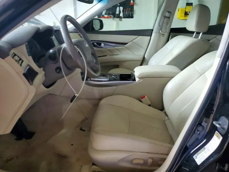 2015 INFINITI Q70 3.7  
