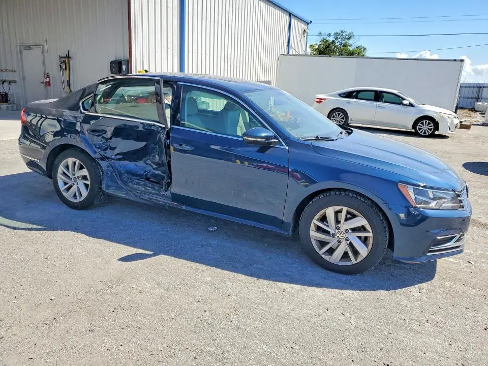 2018 VOLKSWAGEN PASSAT SE  