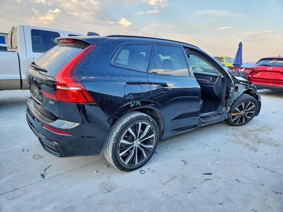 2024 VOLVO XC60 PLUS  