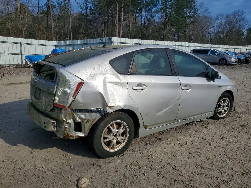 2010 TOYOTA PRIUS III  