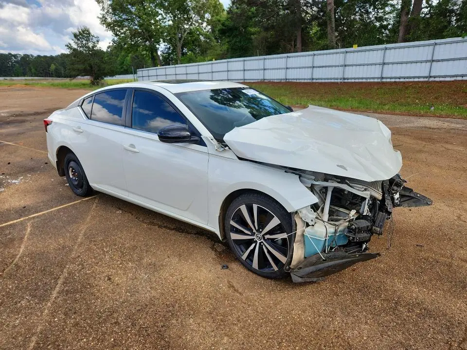 2020 NISSAN ALTIMA SR  