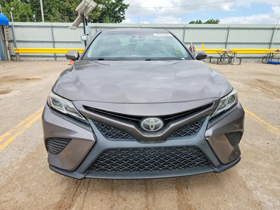 2018 TOYOTA CAMRY SE  