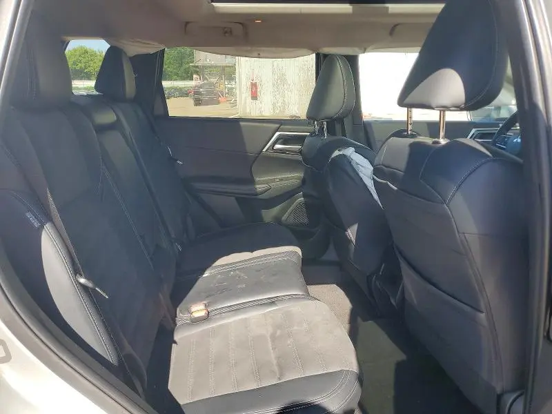 2024 MITSUBISHI OUTLANDER SE  