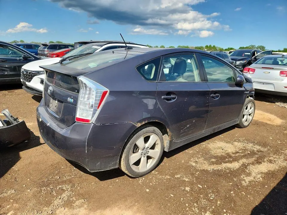 2010 TOYOTA PRIUS V  