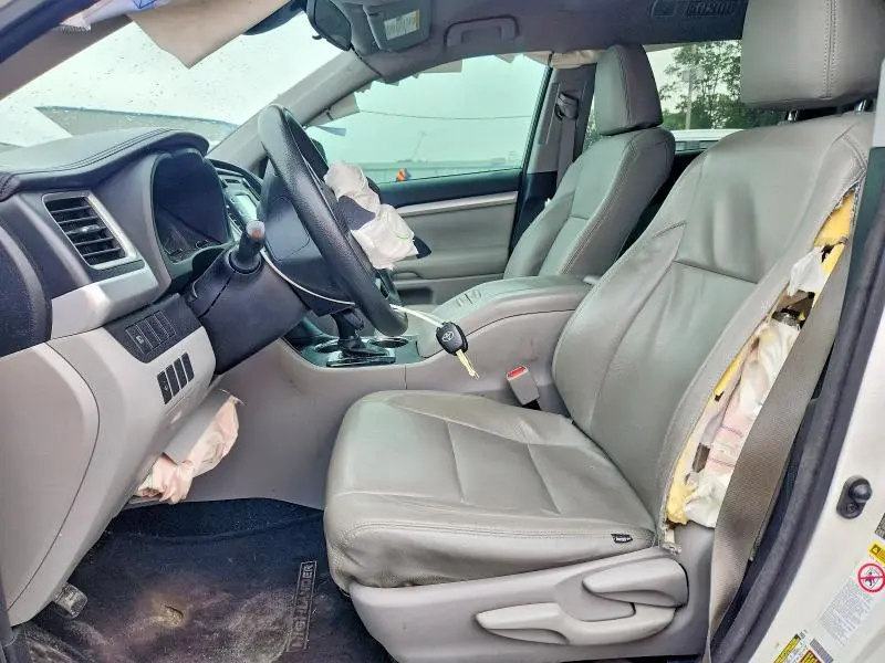 2017 TOYOTA HIGHLANDER LE  