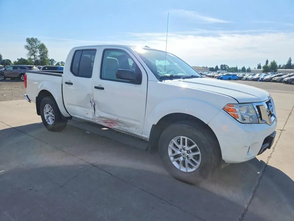 2015 NISSAN FRONTIER SV  