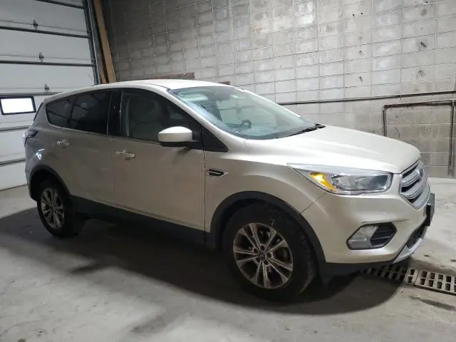 2017 FORD ESCAPE SE  