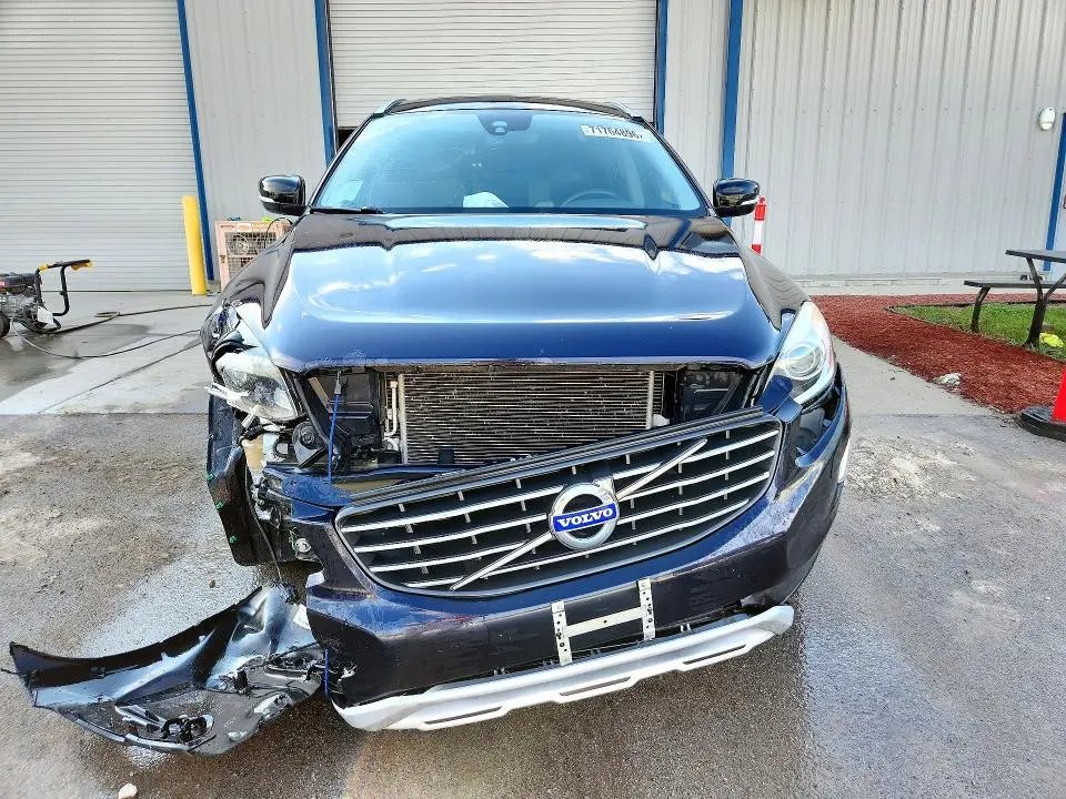 2017 VOLVO XC60 T6 DYNAMIC  