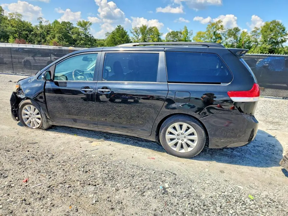 2013 TOYOTA SIENNA LIMITED 7-PASSENGER  