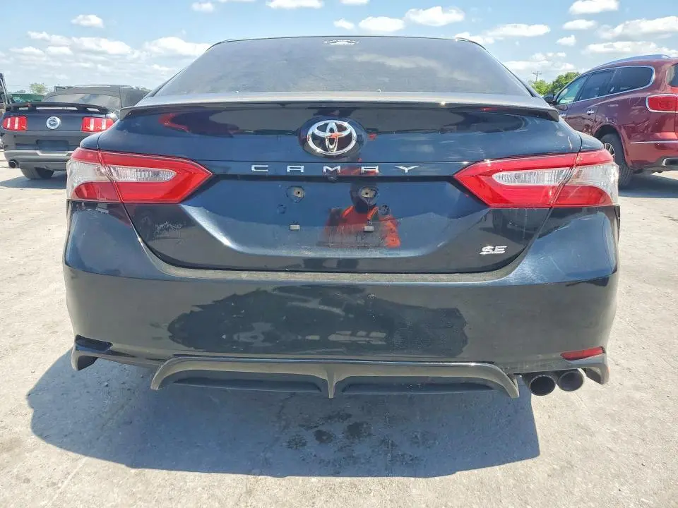 2018 TOYOTA CAMRY SE  