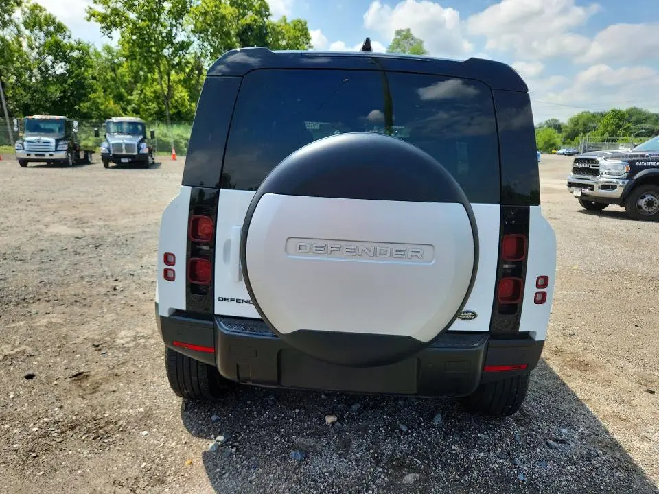 2022 LAND ROVER DEFENDER 110 S  
