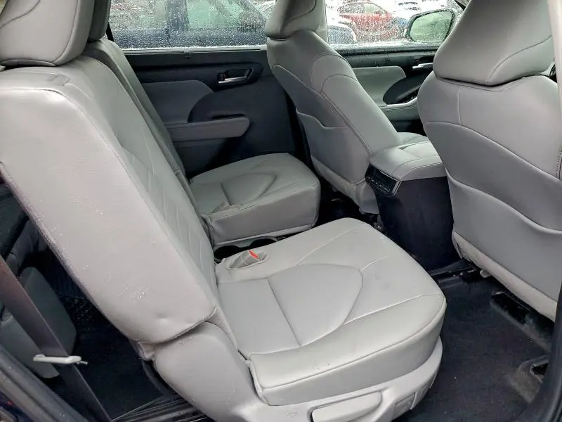 2025 TOYOTA HIGHLANDER LE  