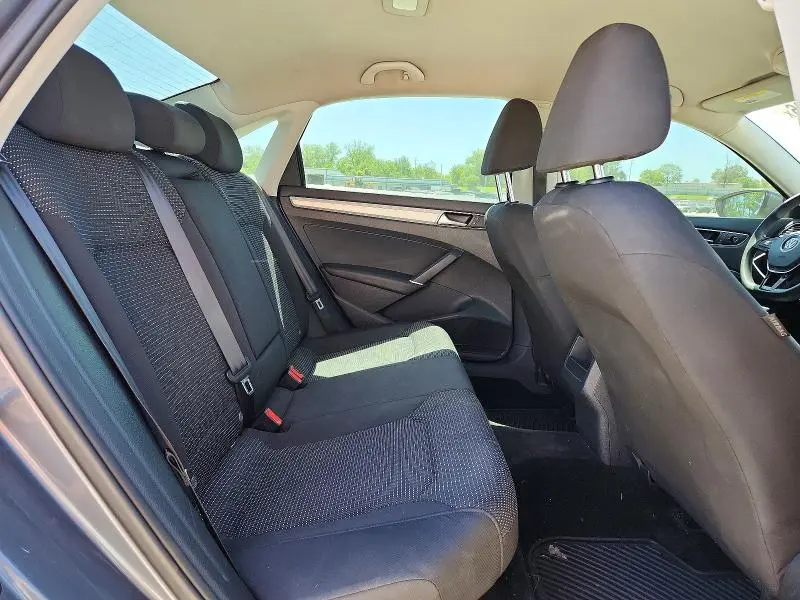 2016 VOLKSWAGEN PASSAT S  