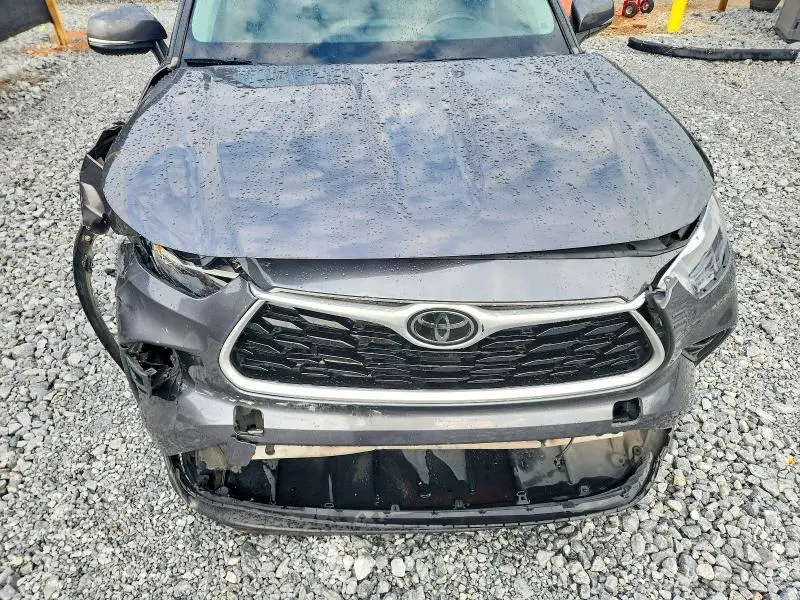 2021 TOYOTA HIGHLANDER LE  