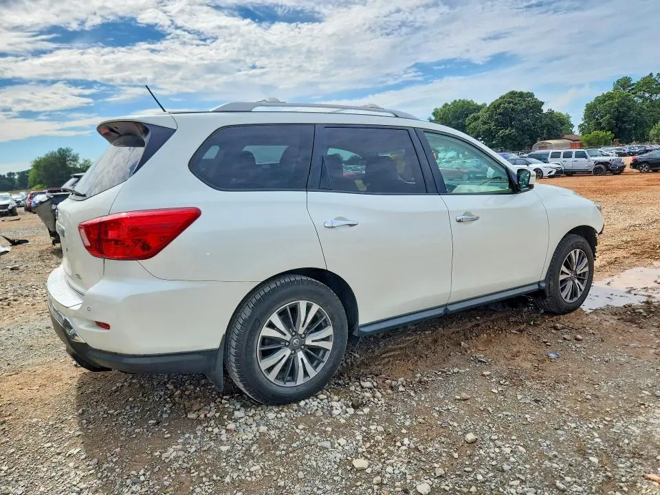 2017 NISSAN PATHFINDER SL  