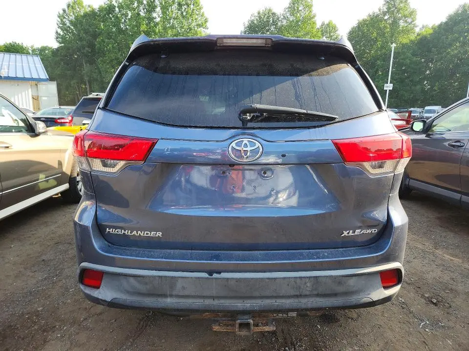 2018 TOYOTA HIGHLANDER XLE  