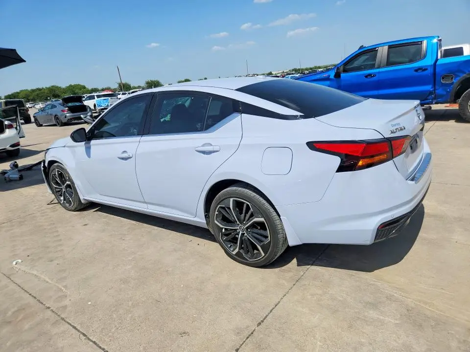 2023 NISSAN ALTIMA SR  