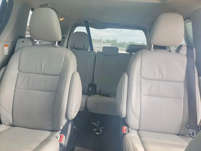 2015 TOYOTA SIENNA LIMITED PREMIUM 7-PASSENGER  