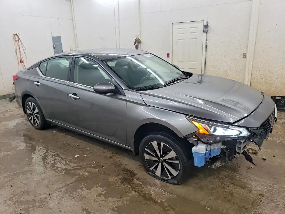 2022 NISSAN ALTIMA SV  