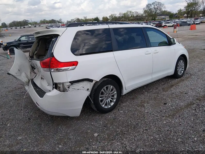 2013 TOYOTA SIENNA XLE V6 8 PASSENGER