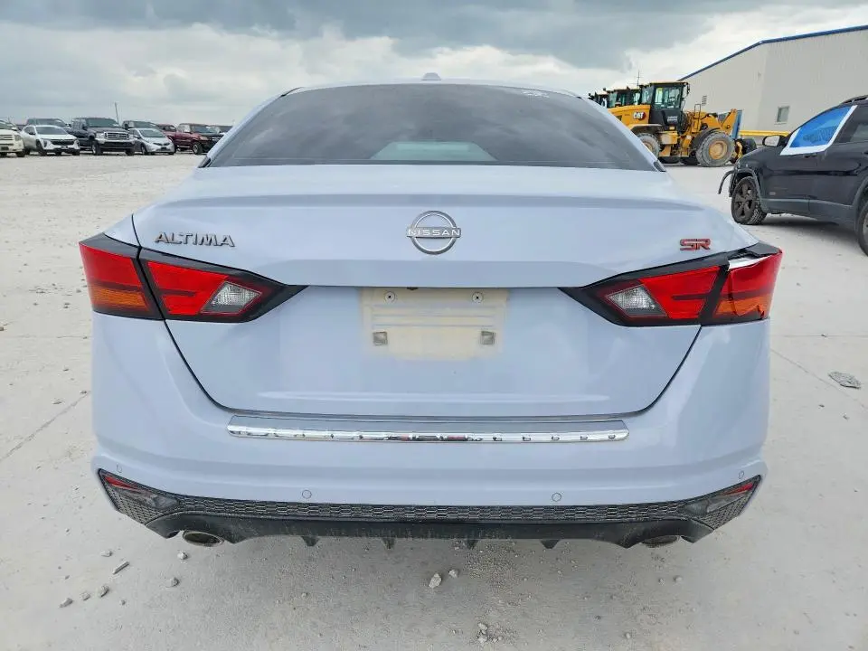 2023 NISSAN ALTIMA SR  