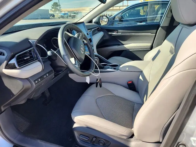 2023 TOYOTA CAMRY XLE  