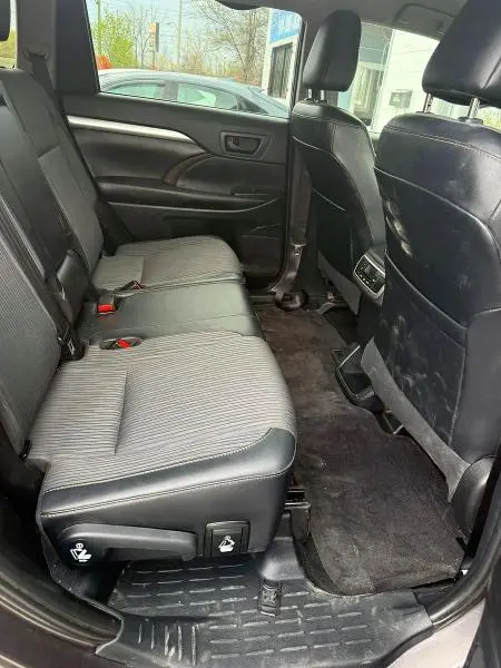 2019 TOYOTA HIGHLANDER LE  