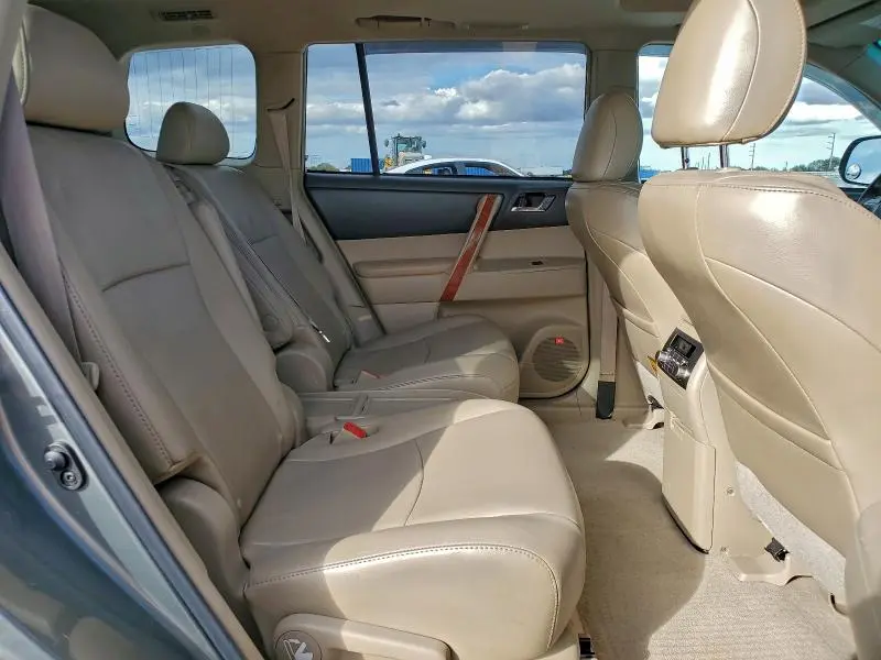 2010 TOYOTA HIGHLANDER LIMITED  