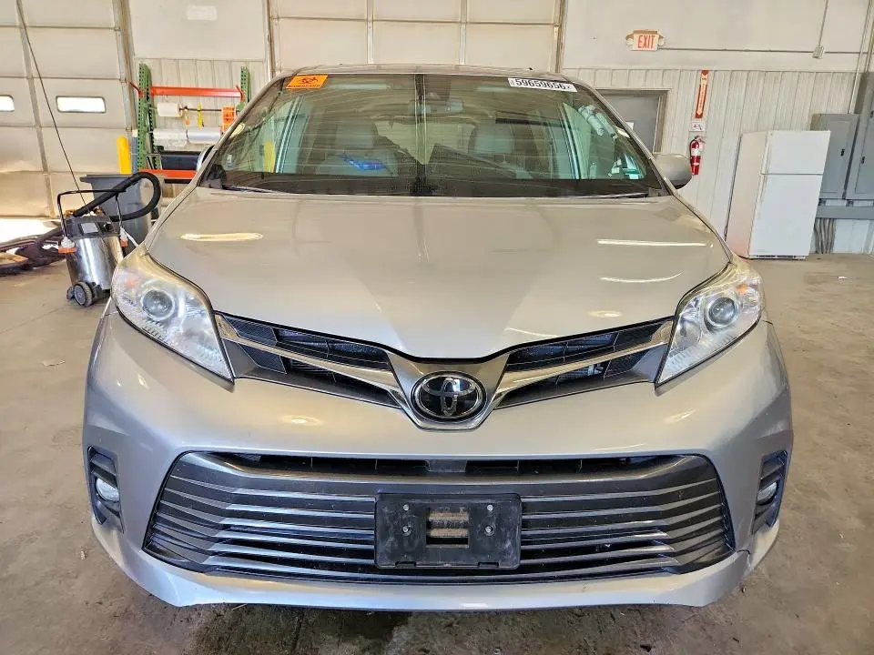 2020 TOYOTA SIENNA XLE 8-PASSENGER  