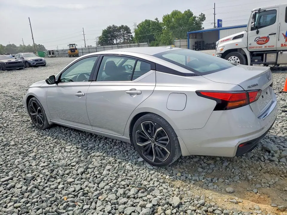 2023 NISSAN ALTIMA SR  