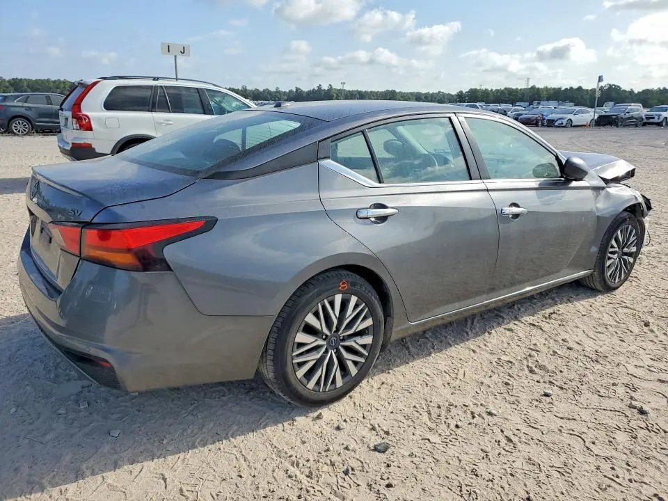 2024 NISSAN ALTIMA SV  
