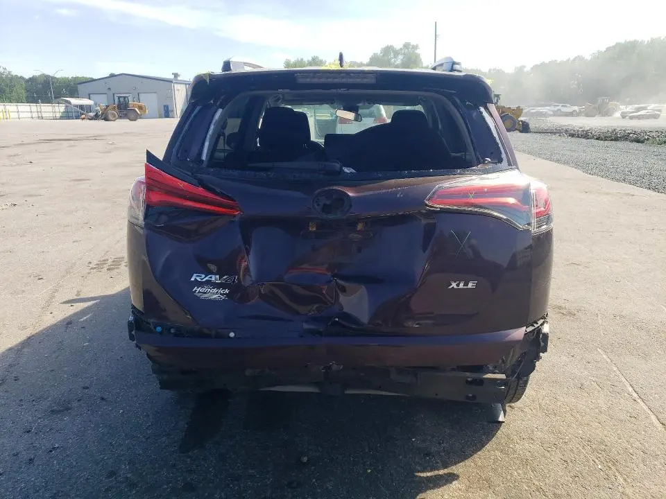 2018 TOYOTA RAV4 XLE  