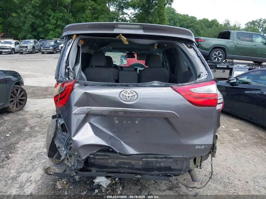 2017 TOYOTA SIENNA XLE 8 PASSENGER